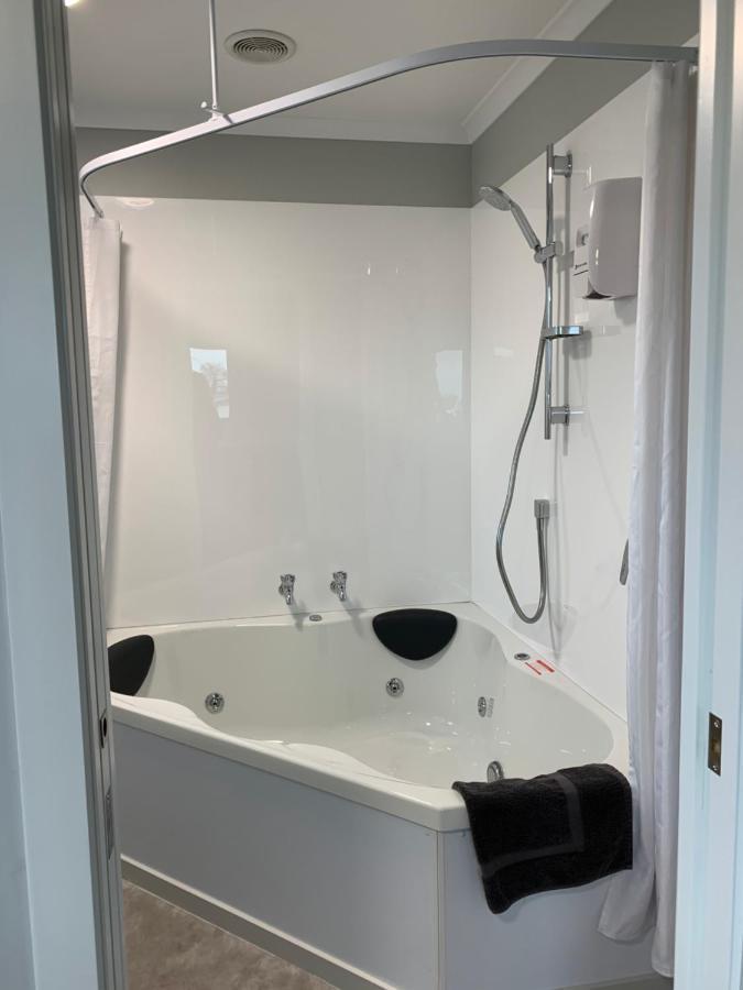 Kingswood Motel Waimate Екстериор снимка