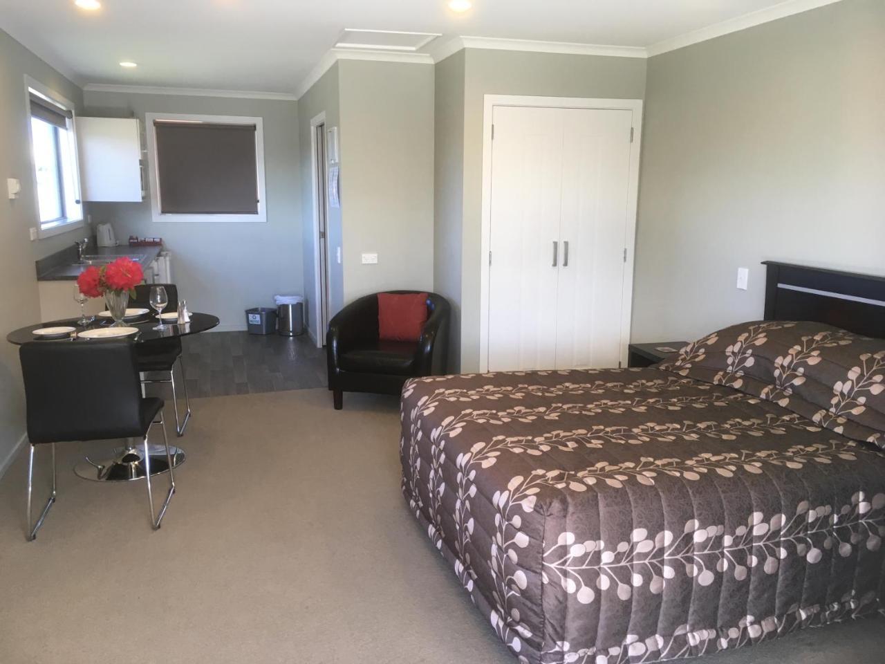 Kingswood Motel Waimate Екстериор снимка